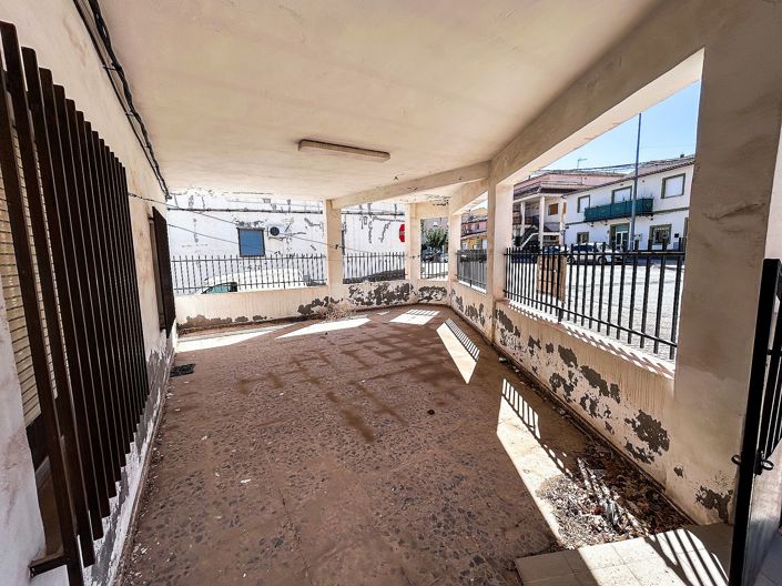 Image No.4-6 Bed Townhouse for sale