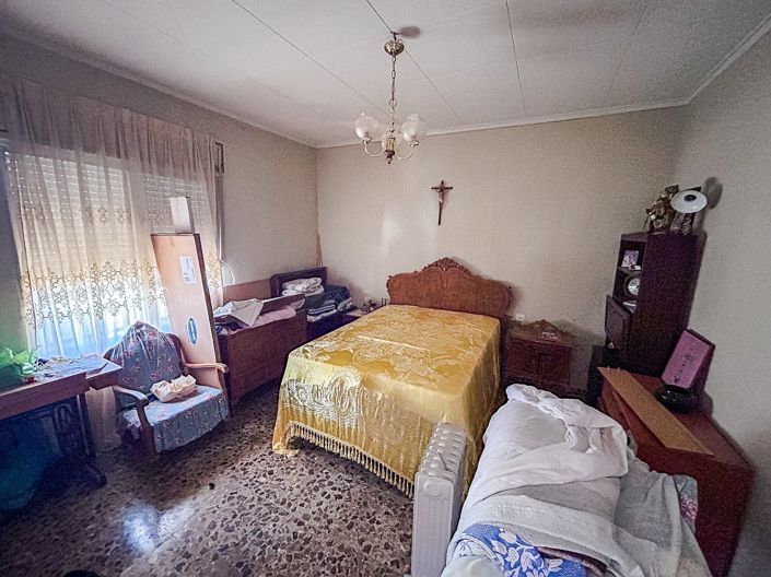 Image No.7-6 Bed Townhouse for sale