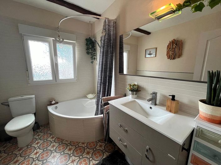 Image No.15-3 Bed Country House for sale