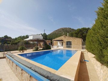 3 Bed Country House for sale