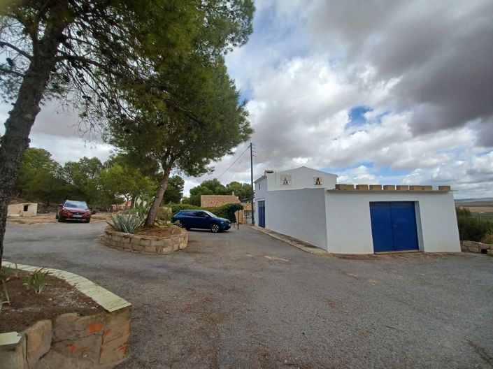 Image No.25-3 Bed Country House for sale