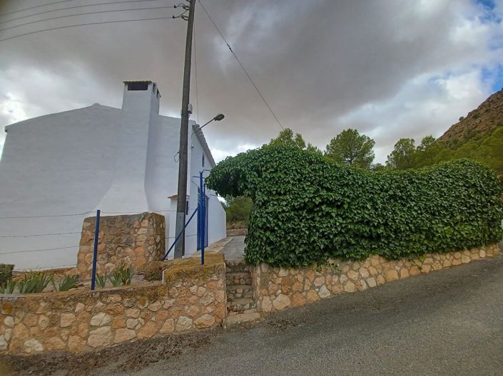 Image No.30-3 Bed Country House for sale