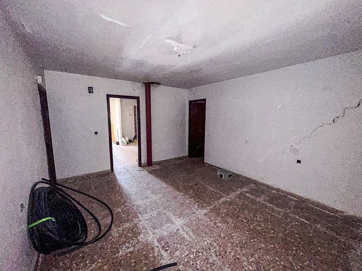 Image No.10-4 Bed Property for sale