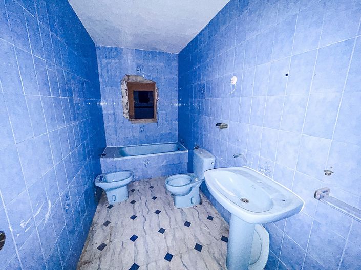 Image No.15-4 Bed Property for sale