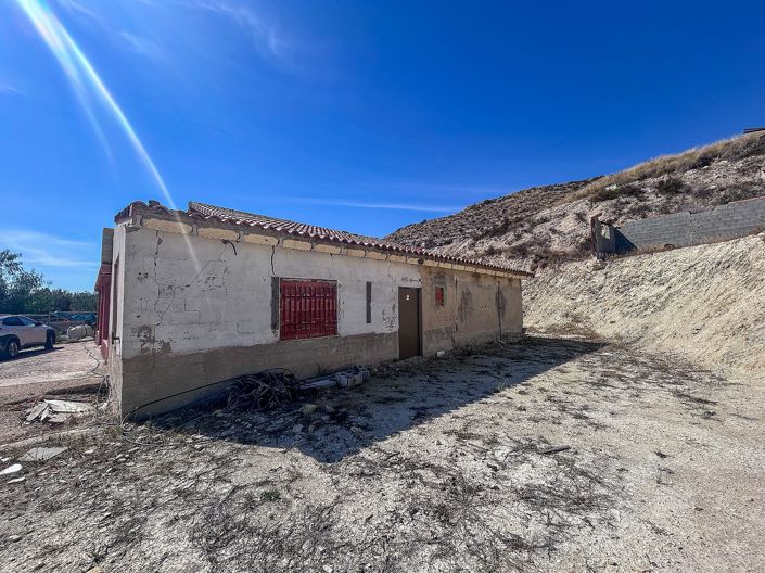 Image No.4-4 Bed Property for sale