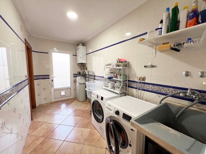 Image No.28-5 Bed Villa for sale