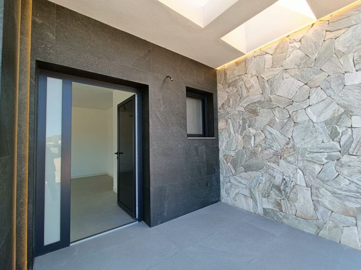 Image No.2-3 Bed Villa for sale