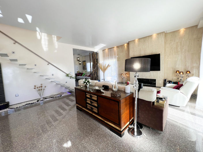 Image No.15-5 Bed Villa for sale