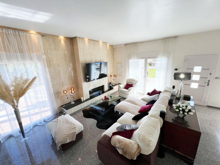 Image No.20-5 Bed Villa for sale