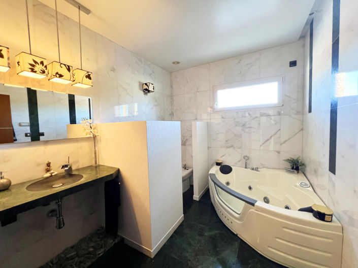 Image No.38-5 Bed Villa for sale