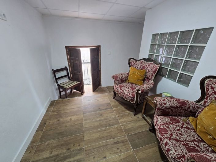 Image No.12-2 Bed Townhouse for sale