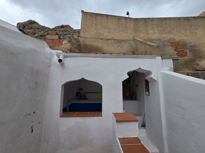 Image No.5-2 Bed Townhouse for sale