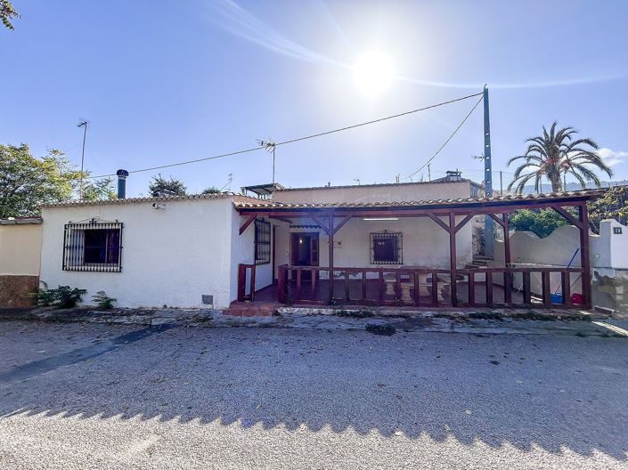 Image No.1-4 Bed House for sale