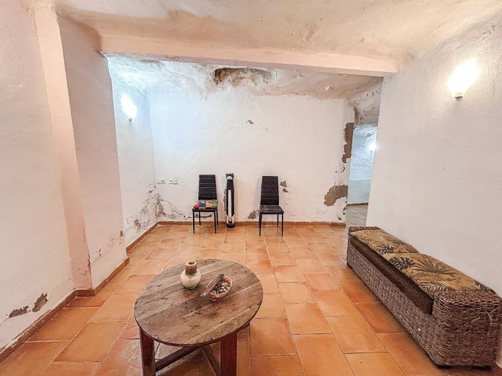 Image No.10-4 Bed House for sale
