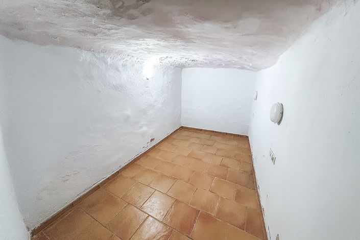 Image No.14-4 Bed House for sale