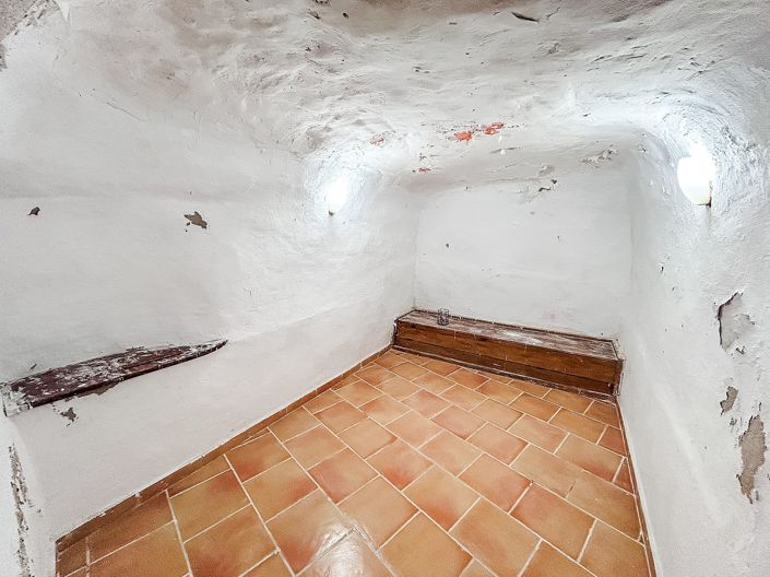 Image No.15-4 Bed House for sale