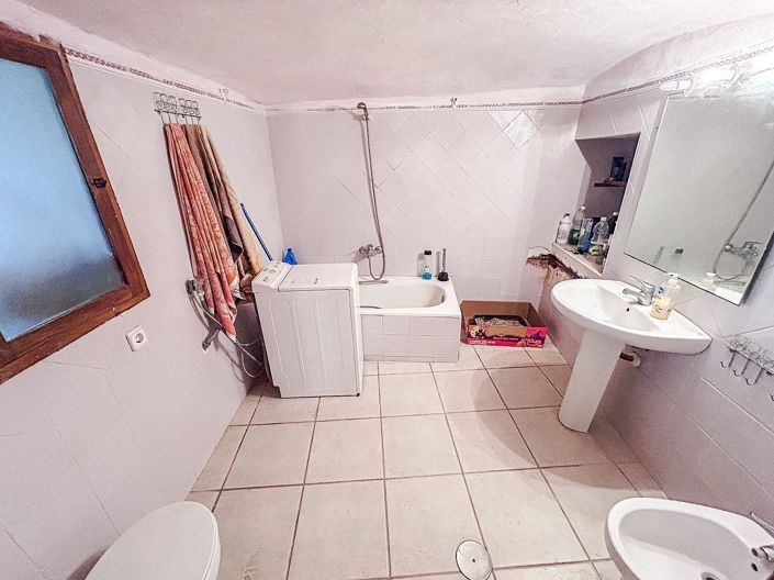 Image No.17-4 Bed House for sale