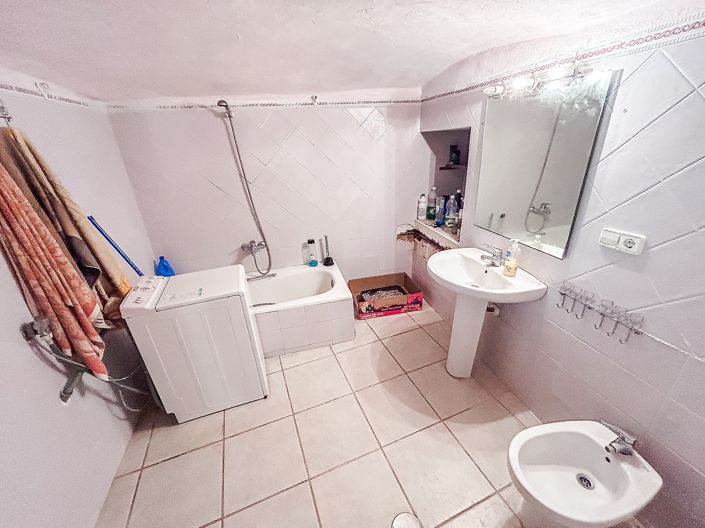 Image No.18-4 Bed House for sale