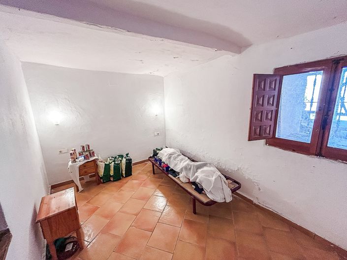 Image No.9-4 Bed House for sale