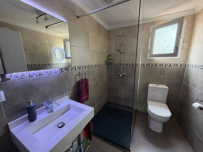 Image No.47-5 Bed Villa for sale