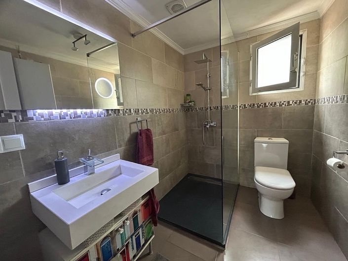 Image No.48-5 Bed Villa for sale