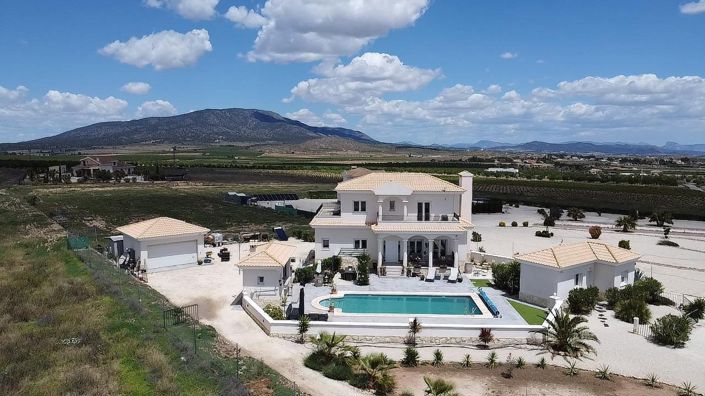 Image No.1-4 Bed Villa for sale