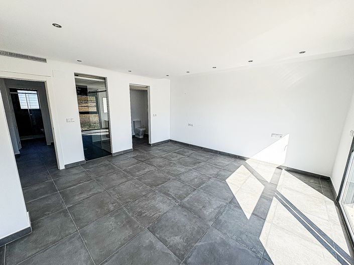 Image No.16-5 Bed Villa for sale