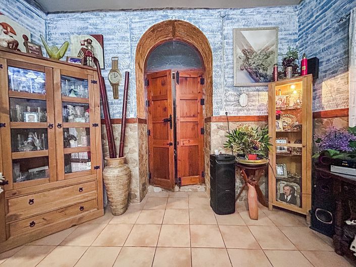 Image No.11-9 Bed Semi-Detached for sale