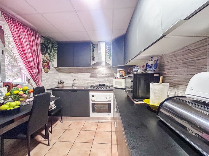 Image No.14-9 Bed Semi-Detached for sale