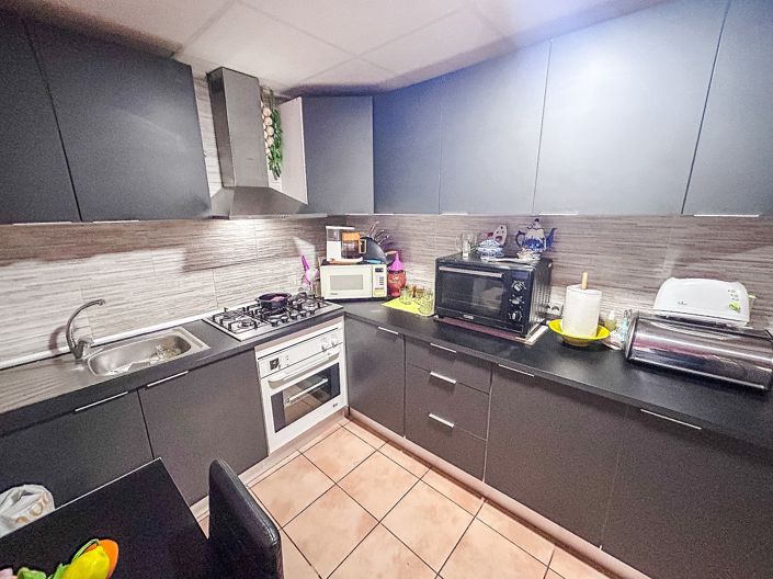 Image No.15-9 Bed Semi-Detached for sale