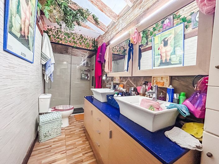 Image No.16-9 Bed Semi-Detached for sale