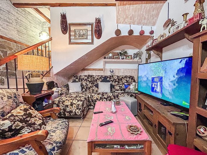 Image No.19-9 Bed Semi-Detached for sale