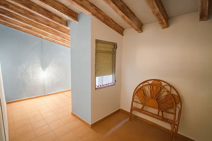 Image No.26-9 Bed Semi-Detached for sale