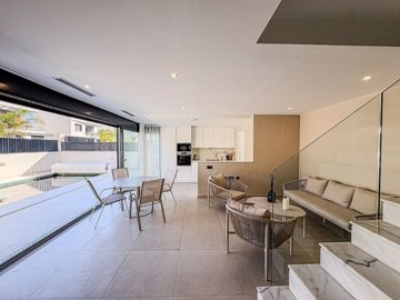 wjnm77s8nn3i76uyeac8v