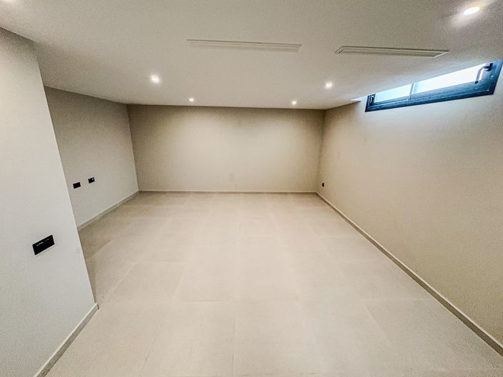 Image No.21-5 Bed Villa for sale