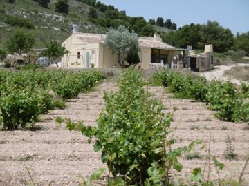 2 Bed Country House for sale