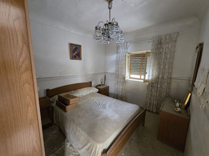 Image No.13-4 Bed Property for sale