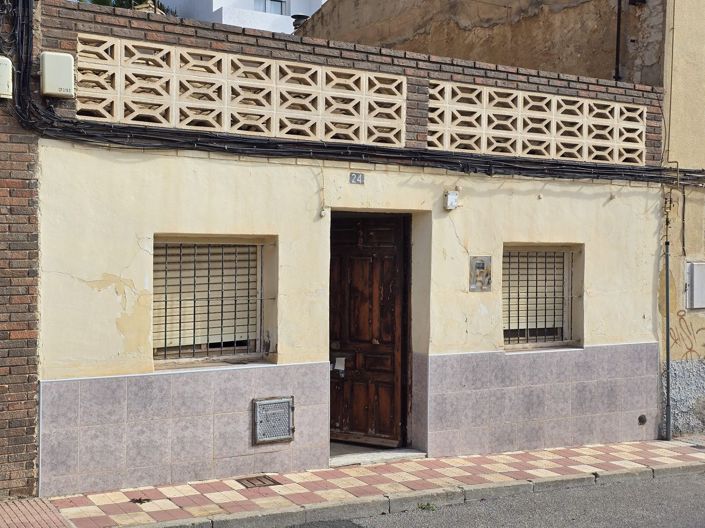 Image No.2-4 Bed Property for sale