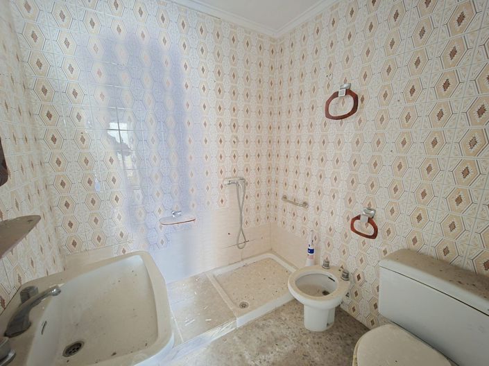 Image No.26-4 Bed Property for sale