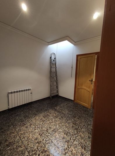 Image No.27-5 Bed Townhouse for sale