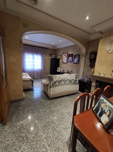 Image No.40-5 Bed Townhouse for sale