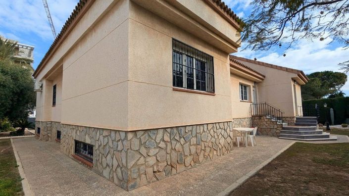 Image No.10-4 Bed Villa for sale