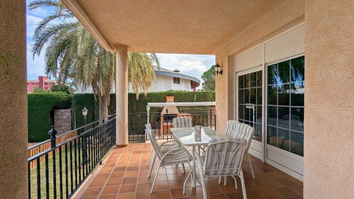 Image No.12-4 Bed Villa for sale