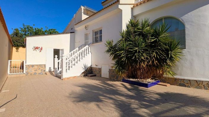 Image No.10-3 Bed Villa for sale