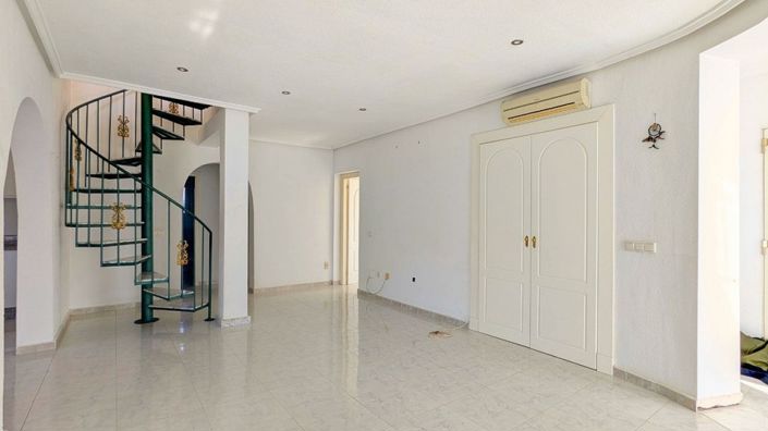 Image No.26-3 Bed Villa for sale