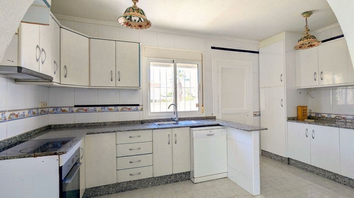 Image No.28-3 Bed Villa for sale