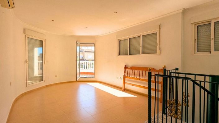 Image No.37-3 Bed Villa for sale