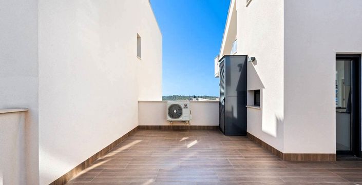 Image No.25-2 Bed Villa for sale