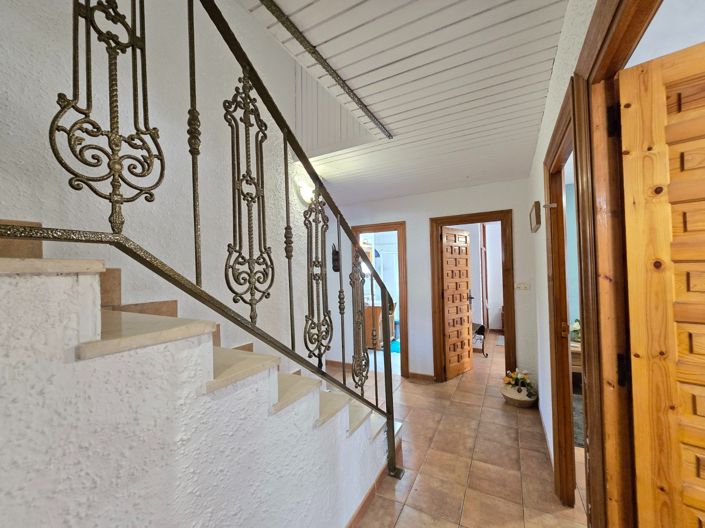 Image No.38-5 Bed Villa for sale