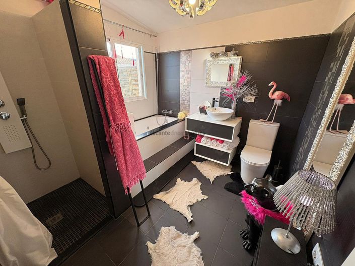 Image No.24-Villa de 8 chambres à vendre à Castalla